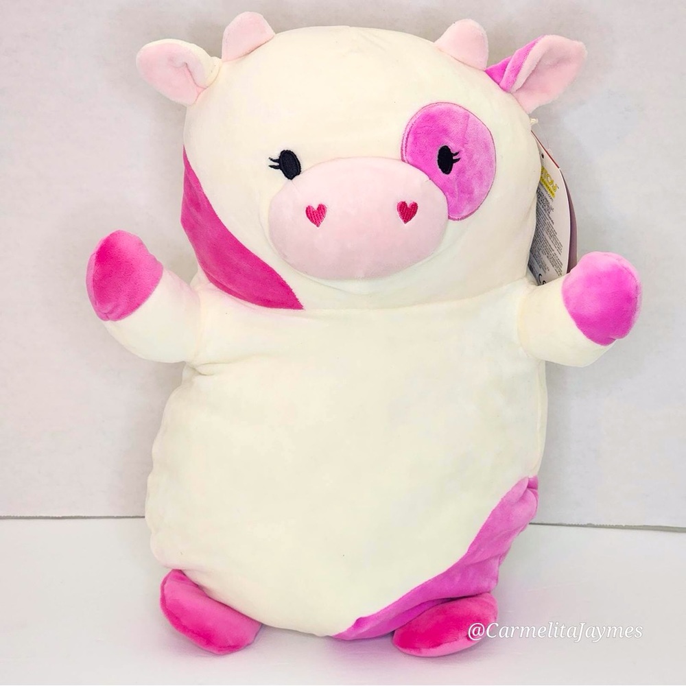 ❤️ CAEDYN 🐄 Pink Valentine Cow Heart Nostrils Hugmees Squishmallow Kellytoy NWT